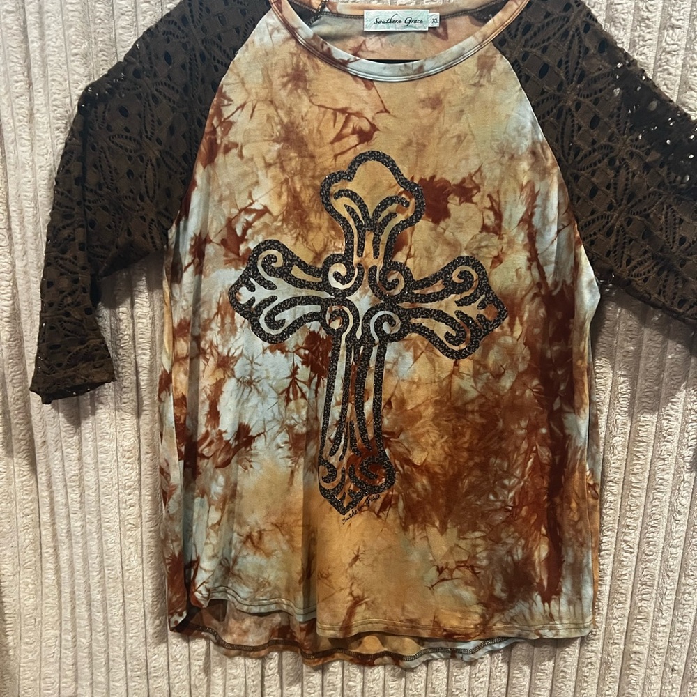 Southern Grace Brown Tie-Dye Top with Lace Sleeves. XL